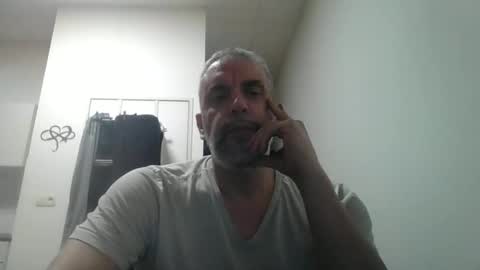 Snapshot of youdeservit chatting on February 4, 2026, 3:51 pm CrayZio online show from February 4, 2026, 3:51 pm