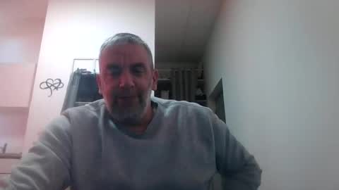 Snapshot of youdeservit chatting on February 6, 2026, 2:20 pm CrayZio online show from February 6, 2026, 2:20 pm