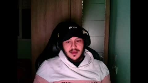 Snapshot of younromki chatting on December 11, 2024, 1:37 am A... online show from December 11, 2024, 1:37 am