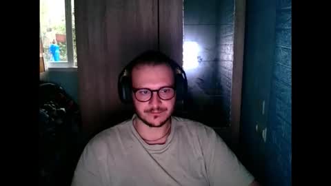 Snapshot of younromki chatting on February 11, 2026, 8:41 am A... online show from February 11, 2026, 8:41 am