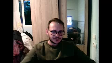 Snapshot of younromki chatting on February 15, 2026, 7:51 am A... online show from February 15, 2026, 7:51 am