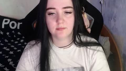 your_8a8y online show from December 23, 2025, 6:33 am