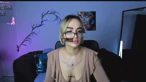 Snapshot of your_bunny12 chatting on November 11, 2025, 9:42 am your bunny12 online show from November 11, 2025, 9:42 am