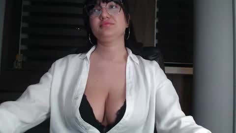 your_bustygirl online show from March 29, 2026, 10:21 pm