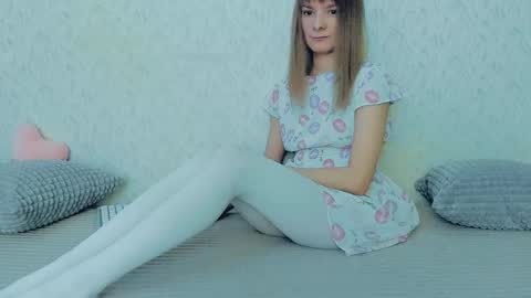 Snapshot of your_caramelka chatting on February 19, 2025, 5:16 am Lily online show from February 19, 2025, 5:16 am