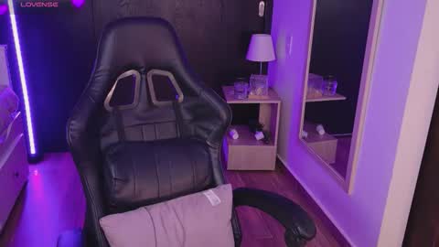 Snapshot of your_dream1217 chatting on November 6, 2025, 1:39 am Valery online show from November 6, 2025, 1:39 am