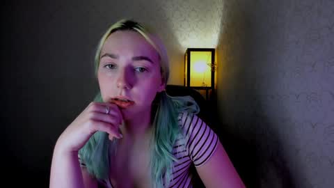 Snapshot of your_godesses chatting on December 3, 2024, 5:20 am Cora online show from December 3, 2024, 5:20 am