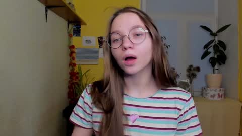 Snapshot of your_leslie chatting on December 26, 2024, 5:19 pm Leslie online show from December 26, 2024, 5:19 pm