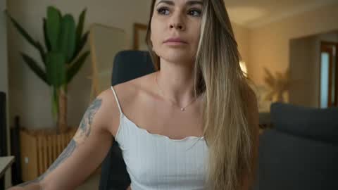 Snapshot of your_poison_girl chatting on April 19, 2026, 12:37 pm Helena online show from April 19, 2026, 12:37 pm