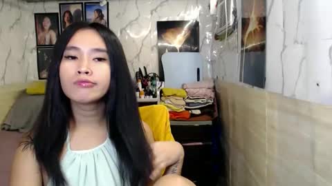 your_twinkletoes18 online show from May 5, 2026, 6:05 pm