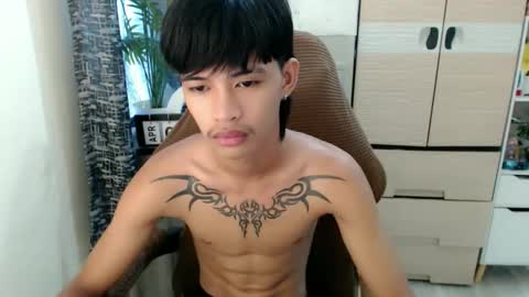 yourasian_eric online show from April 7, 2026, 5:19 am