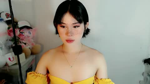 PrettyElla online show from October 9, 2025, 2:42 am