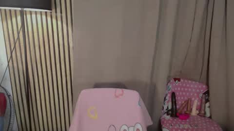 Snapshot of yourfavoratevivian chatting on February 14, 2026, 9:33 pm Vivian online show from February 14, 2026, 9:33 pm