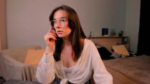 Chloe online show from February 7, 2025, 4:37 am