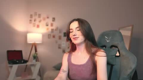 Chloe online show from September 10, 2025, 8:20 pm