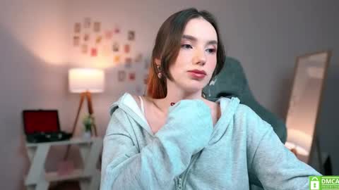 Chloe online show from September 16, 2025, 9:05 pm