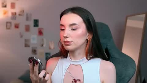 Chloe online show from September 20, 2025, 8:32 pm