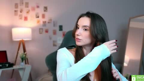 Chloe online show from September 24, 2025, 9:18 pm