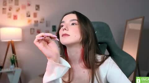 Chloe online show from October 7, 2025, 9:56 pm