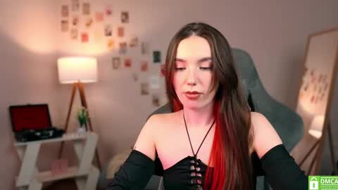 Chloe online show from October 10, 2025, 9:25 pm