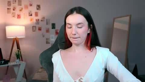 Chloe online show from October 20, 2025, 5:19 am