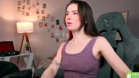 Chloe online show from October 22, 2025, 6:02 am