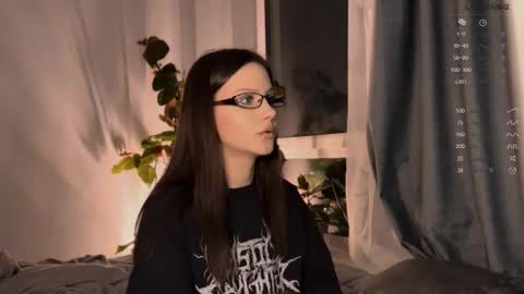 Snapshot of yourher0in chatting on March 11, 2025, 6:52 pm Aida online show from March 11, 2025, 6:52 pm