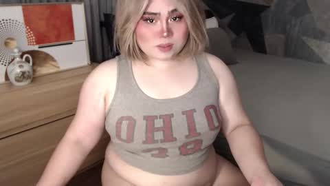 Snapshot of yourkittykimmy_xxx chatting on October 6, 2025, 5:49 am kit online show from October 6, 2025, 5:49 am