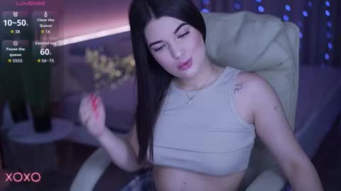 L O L A online show from December 2, 2025, 9:43 pm