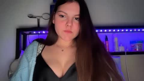 yourmila1 online show from March 6, 2026, 9:00 pm