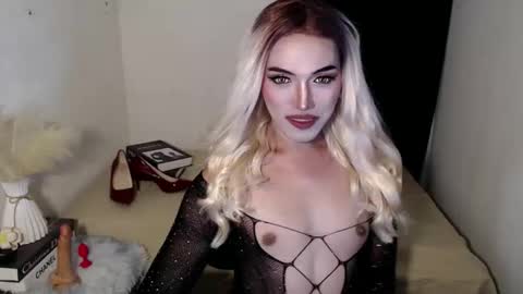 TIFFANY SUCKING QUEEN online show from May 15, 2026, 6:15 pm