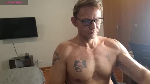 Ellie and Wesley online show from December 15, 2025, 6:23 pm