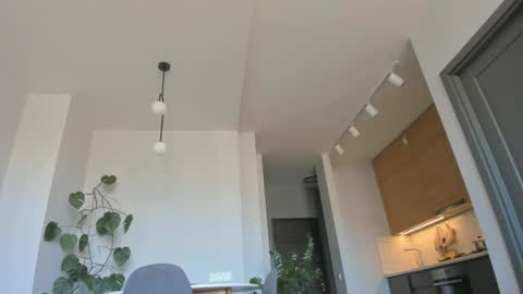 youre meyy online show from April 15, 2026, 7:15 am