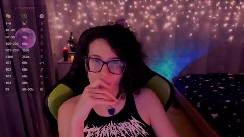 Snapshot of yourscosmic chatting on December 20, 2024, 3:36 am Yours Cosmic online show from December 20, 2024, 3:36 am