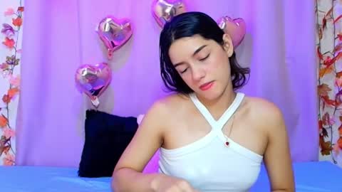 Snapshot of yoursexy18lover chatting on January 10, 2026, 7:32 am Lina and roberth online show from January 10, 2026, 7:32 am