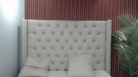 yoursluttyashxx online show from October 6, 2025, 6:16 pm