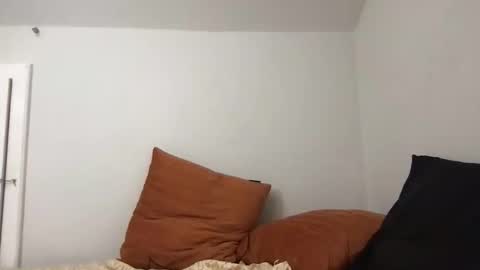 YoursTrulyBella online show from April 1, 2026, 2:12 am