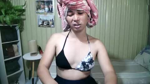 Snapshot of yoursubmissive_larah chatting on April 12, 2026, 6:40 am yoursubmissive_larah online show from April 12, 2026, 6:40 am