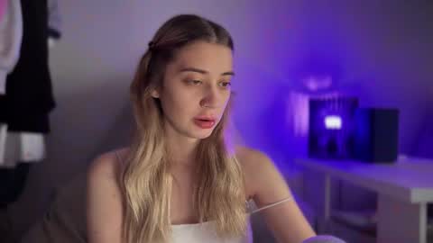 yoursweet_couple online show from September 24, 2025, 11:35 am