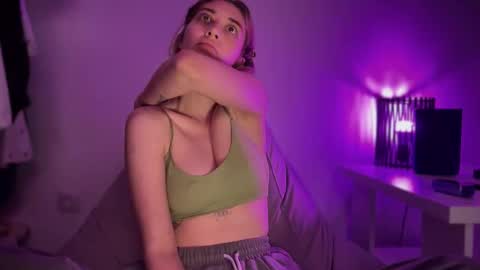 yoursweet_couple online show from September 25, 2025, 8:45 pm