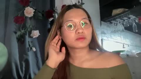 yoursweetgirl_zia online show from April 15, 2026, 8:10 am