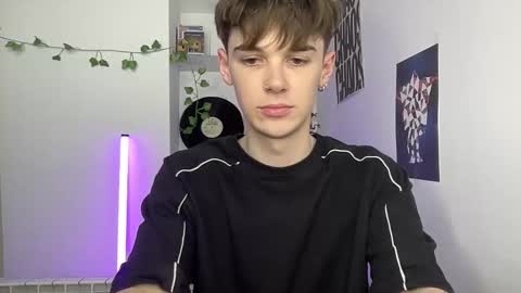 yoursweetyguy online show from April 8, 2026, 4:07 pm