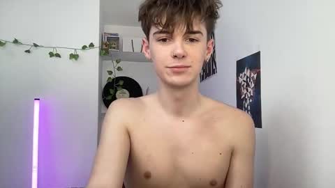 yoursweetyguy online show from April 16, 2026, 1:45 pm