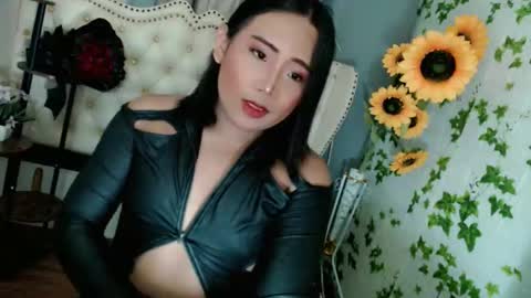 Snapshot of yourtransjeen chatting on January 13, 2026, 4:07 am Jeen online show from January 13, 2026, 4:07 am