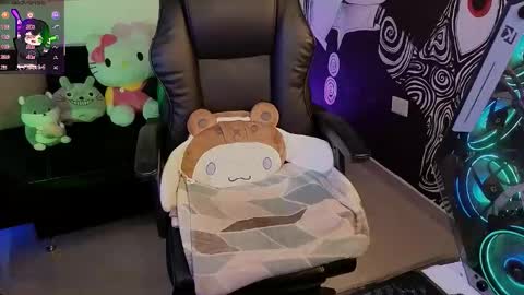    rawr   Anne Independent model      online show from November 10, 2025, 7:24 pm