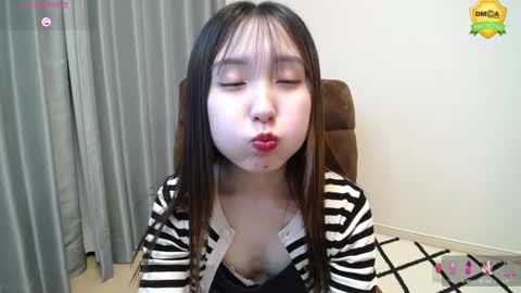 yui_x online show from February 26, 2025, 1:08 pm