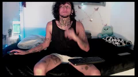 yuki_mil online show from November 10, 2025, 2:49 pm