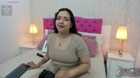Snapshot of yuli_lozano chatting on February 26, 2026, 7:57 pm Yuli online show from February 26, 2026, 7:57 pm