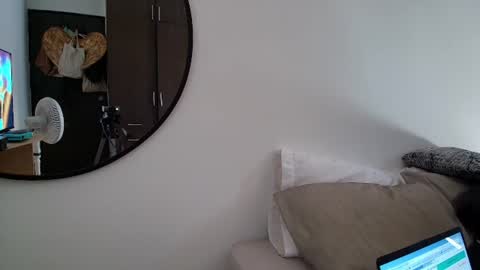 Snapshot of yulian_23 chatting on May 17, 2026, 9:22 pm Ivan online show from May 17, 2026, 9:22 pm