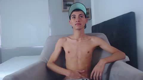 yulian_vasquez online show from February 17, 2025, 12:05 pm